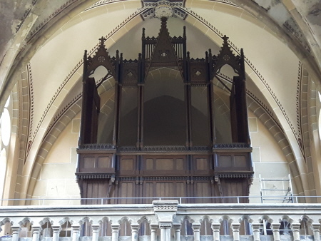 Gehäuse der Orgel im Juni 2020